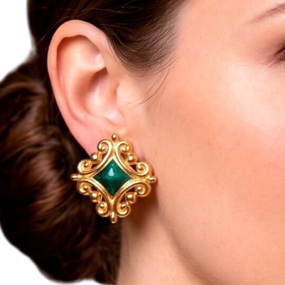 Vintage Gold Tone Emerald Green Enamel Clip On Earrings Made in England NWT